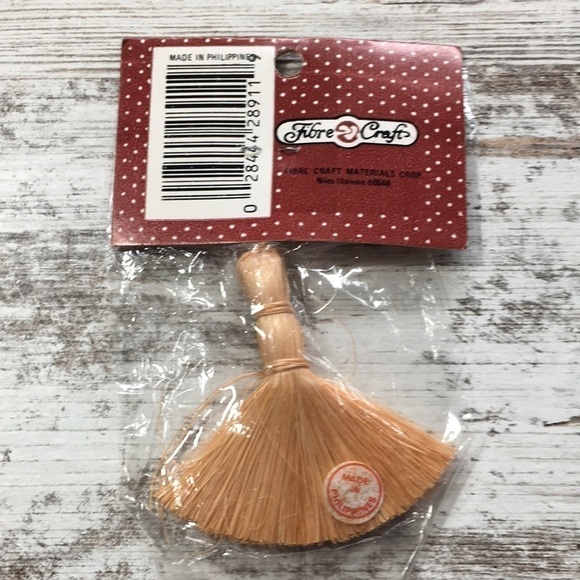 Vintage Abaca Broom by Fibre Craft - Picture 4 of 5